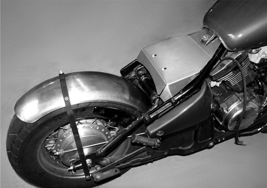 BR - Schwingsattel - Rahmenplatte - Stahlblech roh - mit Orig. Batterie / Kawasaki VN 800 / Bobber - Heckfender