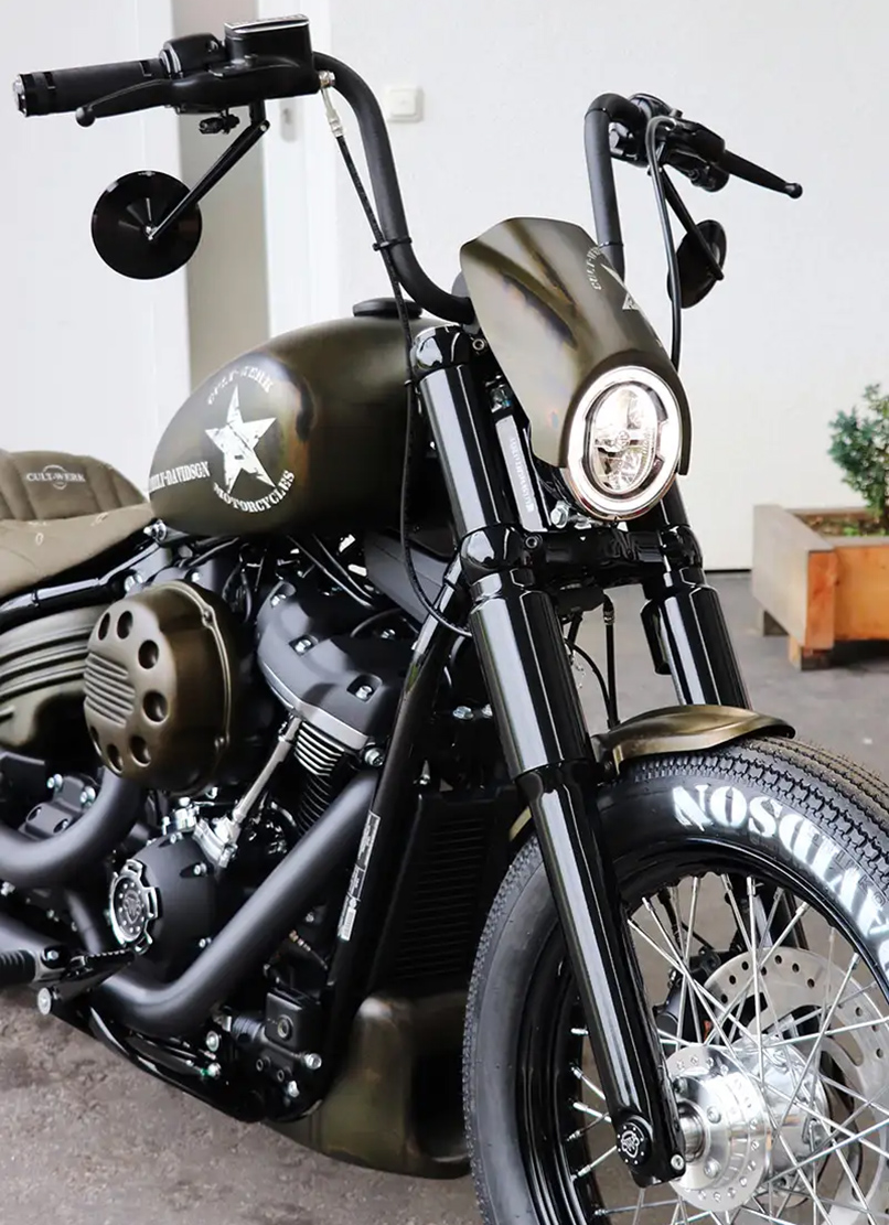  CW - Scheinwerfermaske Custom - schwarz glänzend / Harley  Softail - Street Bob + Standard ab 2018