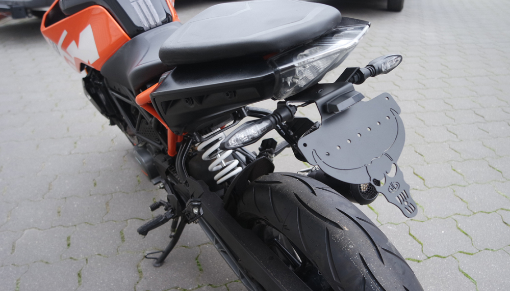 NEU ! - megakurzer BR - Kennzeichenhalter - Skull - KTM Duke 125 / 390 / ab 2017